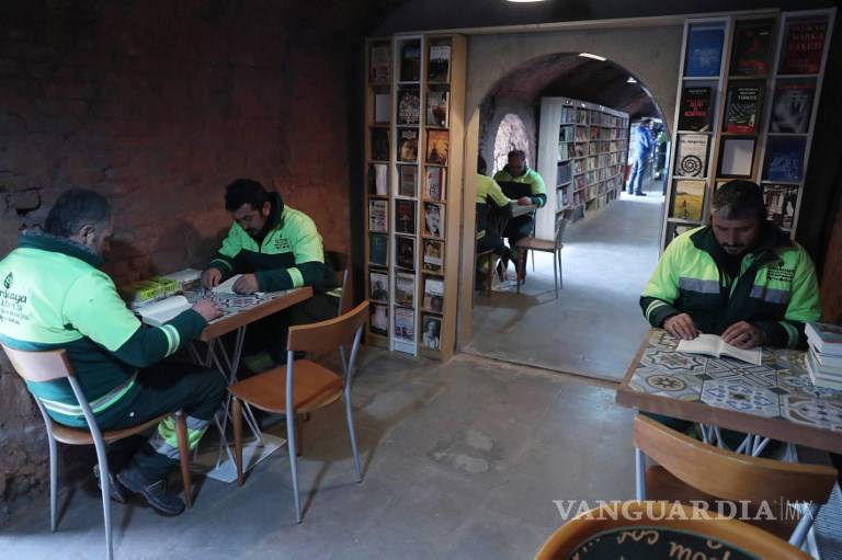 $!Recolectores de basura crean biblioteca con libros que fueron desechados