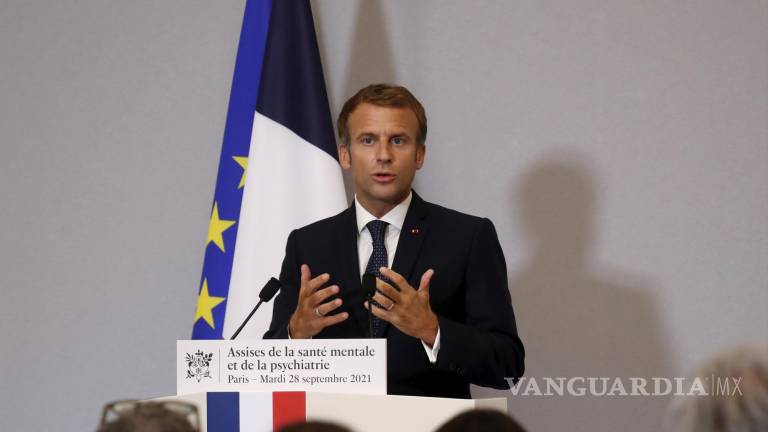 Exhorta Macron a Europa a asumir su propia protección