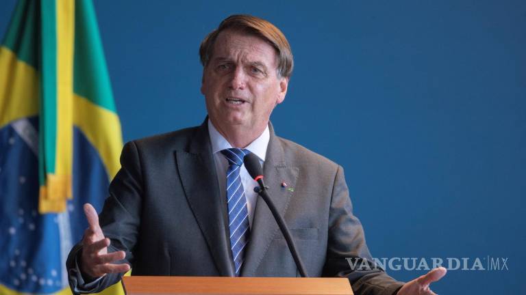 Investigan a Bolsonaro por vincular sida y vacunación