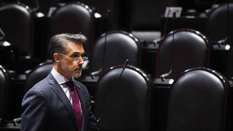 CIUDAD DE MÉXICO, 23ABRIL2025.- Sergio Mayer, diputado de Morena, durante la sesión ordinaria de la Cámara de Diputados en la que se aprobó en lo general y particular la Ley Federal de Armas de Fuego y Explosivos. FOTO: MARIO JASSO/CUARTOSCURO.COM