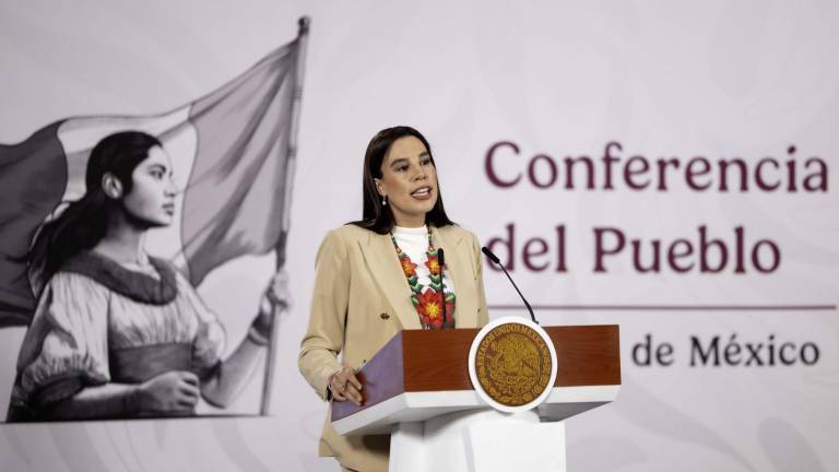 Josefina Rodríguez Zamora, secretaria de Turismo, durante su intervención en la conferencia del pueblo realizada en Palacio Nacional.