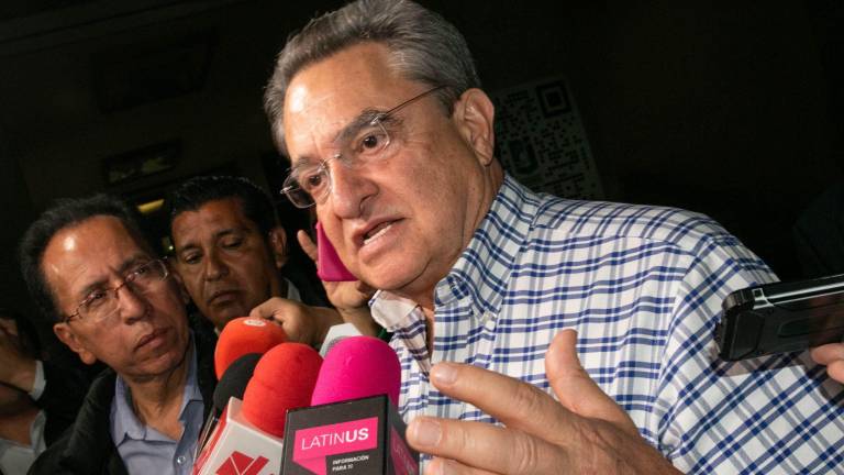 CIUDAD DE MÉXICO, 27FEBRERO2024.- Pío López Obrador, hermano del Presidente de México, sale de los juzgados civiles del Poder Judicial de la Ciudad de México, luego del carro que sostuvo con el periodista Carlos Loret de Mola. El primero lo demandó al segundo por difamación luego de que lo exhibieron en videos recibiendo supuesto dinero en sobres amarillos por David León. FOTO: MOISÉS PABLO/CUARTOSCURO.COM