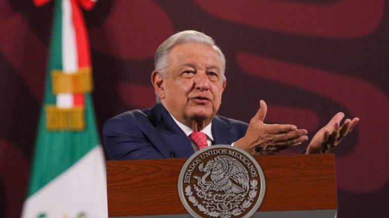 López Obrador aseguró que la refinería comenzará a operar próximamente | foto: Especial