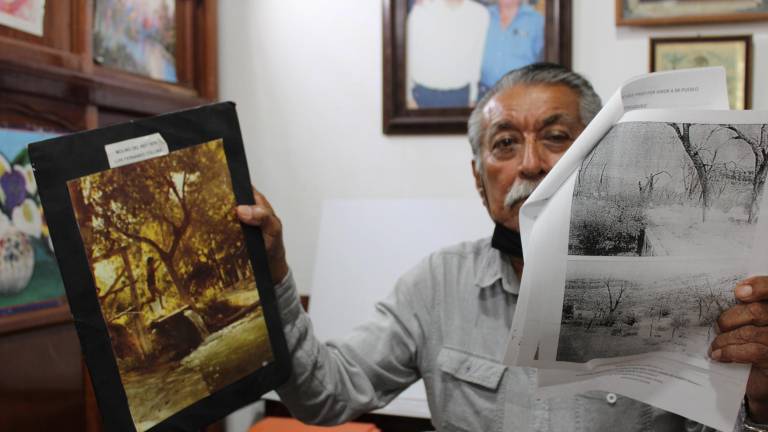 $!Luis Alberto Martínez, activista local muestra dos fotografías. Una, de hace décadas, se ve que el agua cae como cascada. La otra imagen es la misma zona, pero con un panorama seco.
