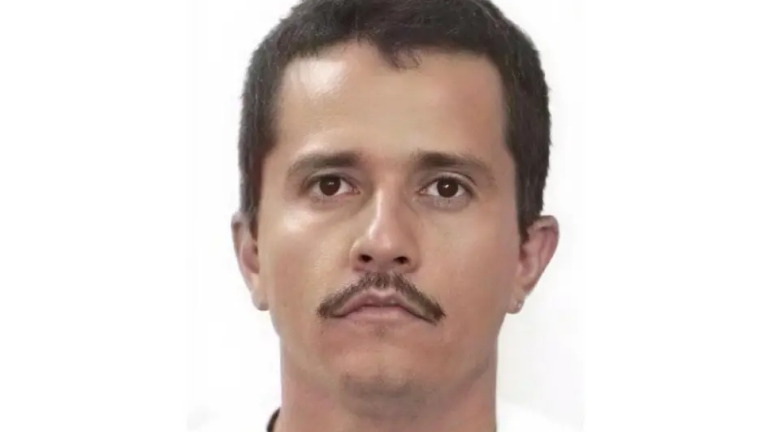 El líder del Cártel Jalisco Nueva Generación (CJNG), Rubén ‘Nemesio’ Oseguera Cervantes, ‘El Mencho’ o ‘El Señor de los Gallos’, murió por disparos de arma de fuego en tórax, abdomen y en miembros inferiores.