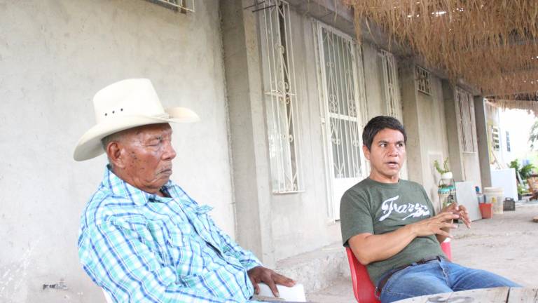 $!﻿El canto cardenche se enseña de generación en generación. En la imagen, Guadalupe Salazar Vázquez (izquierda) e Higinio Chavarría, dos voces cardencheras.