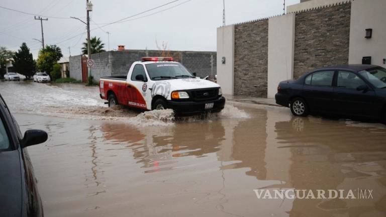 AMLO se compromete a ayudar a vecinos del Campanario, Saltillo tras inundaciones
