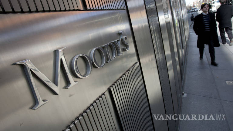 Moody’s baja calificación a CFE, CDMX y ocho bancos