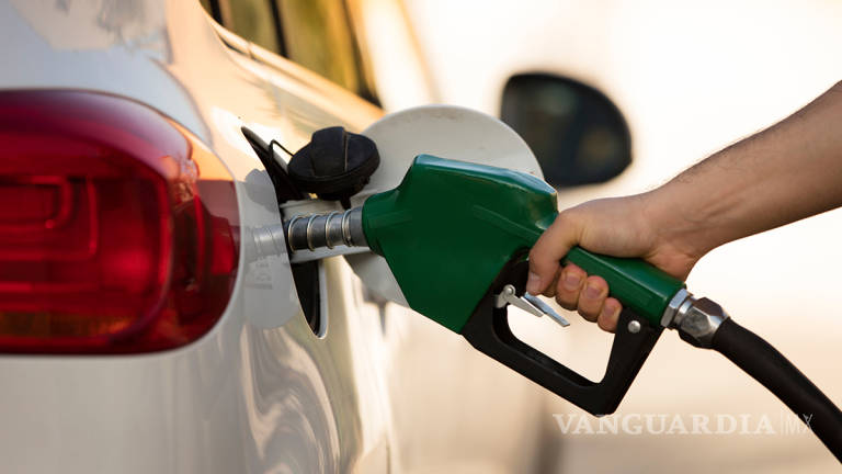 Precio de la gasolina alcanza máximo histórico; Premium en 25.50 y Magna supera los 22 pesos