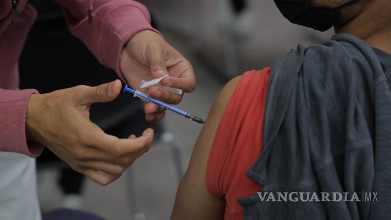 Maestros de Coahuila serán vacunados nuevamente ante variante Ómicron; autoridades esperan instrucciones