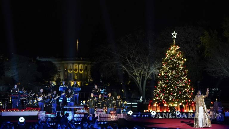 Enciende Biden el tradicional árbol de navidad; dedica acto a los fallecidos por COVID-19 en EU