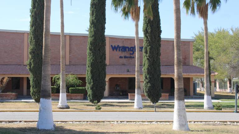 $!La empresa Wrangler, una de las textileras más fuertes de Coahuila, terminó anunciando el cierre de sus plantas en agosto de este año, dejando sin empleo al menos a más de 2 mil personas.