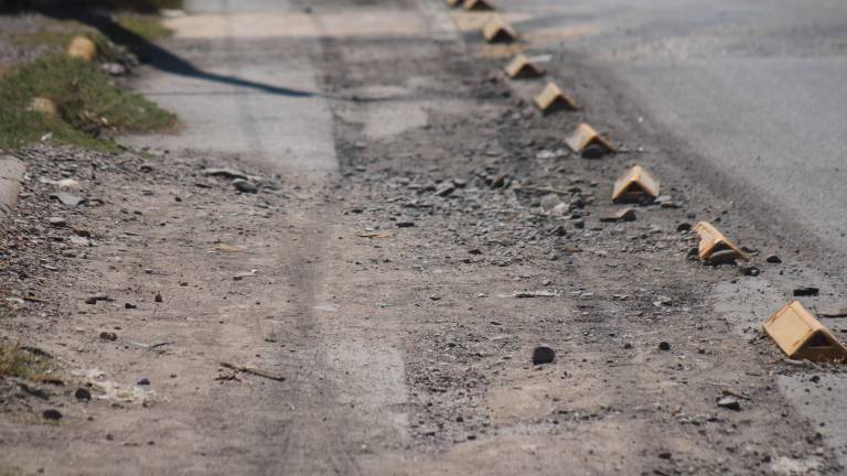 $!Tramos de la ciclovía que lleva al aeropuerto y conecta con el Periférico tiene signos de falta de mantenimiento.