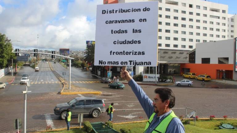 $!AMLO es esperado en Tijuana por manifestantes jornaleros y antimigrantes