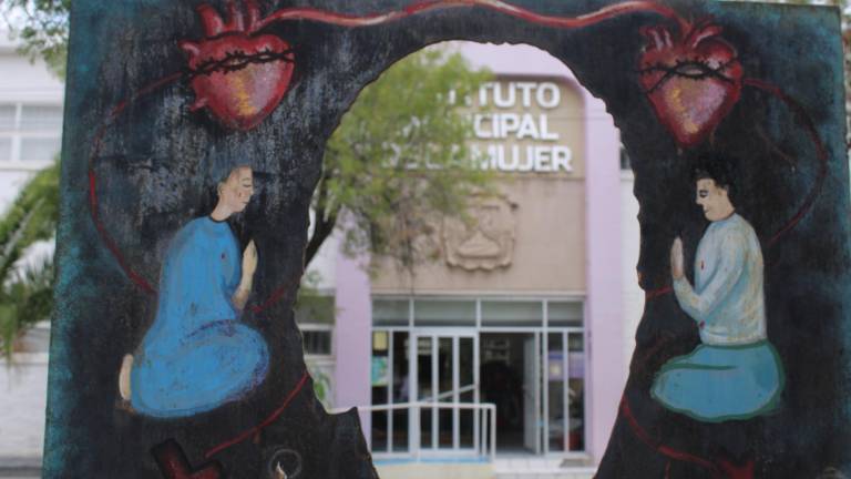 $!El Instituto Municipal de la Mujer de Torreón realiza pláticas para mujeres vulnerables en conjunto con la asociación DAKF.