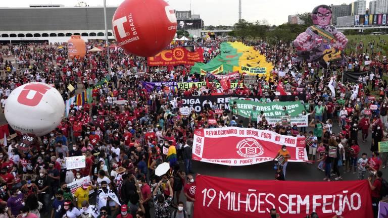 $!Cerca de 130 peticiones de juicio político han sido presentadas desde el inicio del gobierno de Bolsonaro, pero el presidente de la cámara baja, Arthur Lira, y su predecesor se han negado a abrir un proceso.