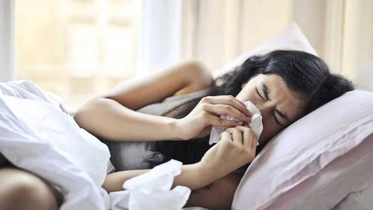 Tanto el COVID-19 como el resfriado común y la influenza están causados por virus.