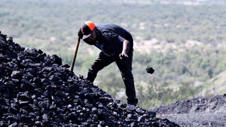 $!La extracción de carbón corre a “toda máquina” en un pozo ubicado en El Mezquite.