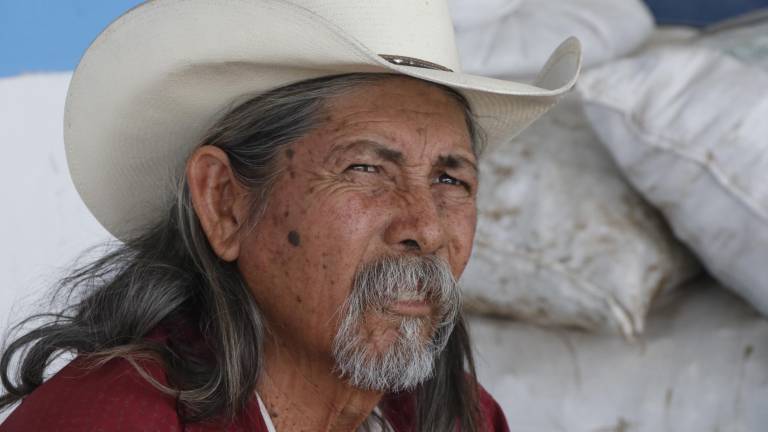 $!El activista Juan Gamboa asegura que cada vez más personas abandonan el campo.