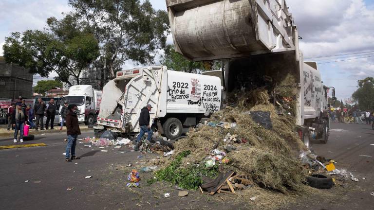 Tras 41 horas de bloqueos y manifestaciones, más de cuatro mil trabajadores municipales de Ecatepec afiliados al Suteym retiraron los cinco bloqueos simultáneos.