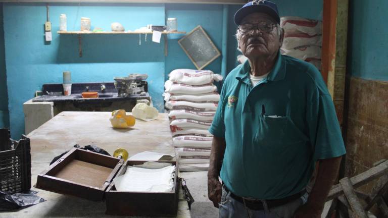 $!Pedro García llegó a La Popular a finales de los sesenta, se convirtió en panadero y después en dueño de la panadería.