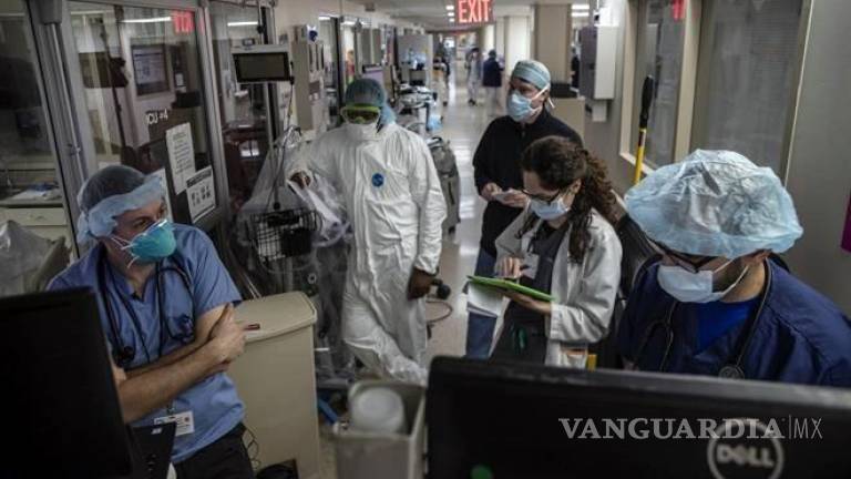 Miles de trabajadores de la salud prefirieron quedarse sin empleo que vacunarse, en NY