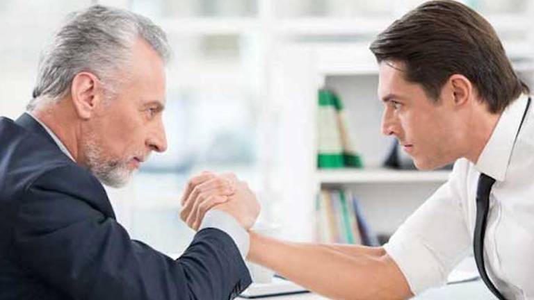 Te explicamos por qué la psicología respalda su mayor estabilidad frente a generaciones jóvenes.