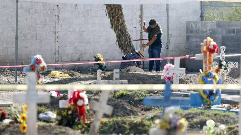 $!Más de 800 cuerpos han sido hallados en fosas comunes de panteones de Coahuila. Otros 100 mil restos óseos han sido encontrados por los colectivos en cementerios clandestinos.