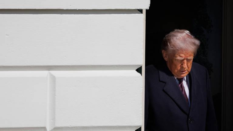 El presidente estadounidense aseguró tras emitir la orden que no volverán a hacer negocios con la empresa.