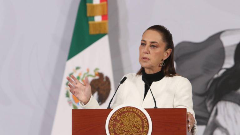 La presidenta aseguró que no hay reducciones presupuestales a universidades públicas estatales y que su gobierno trabaja en soluciones financieras respetando la autonomía universitaria.