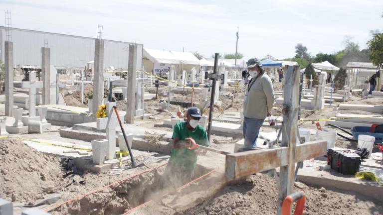 $!Las exhumaciones masivas en los panteones de Coahuila, de los que se han desenterrado más de mil cuerpos, no han permitido identificar a Cosme.