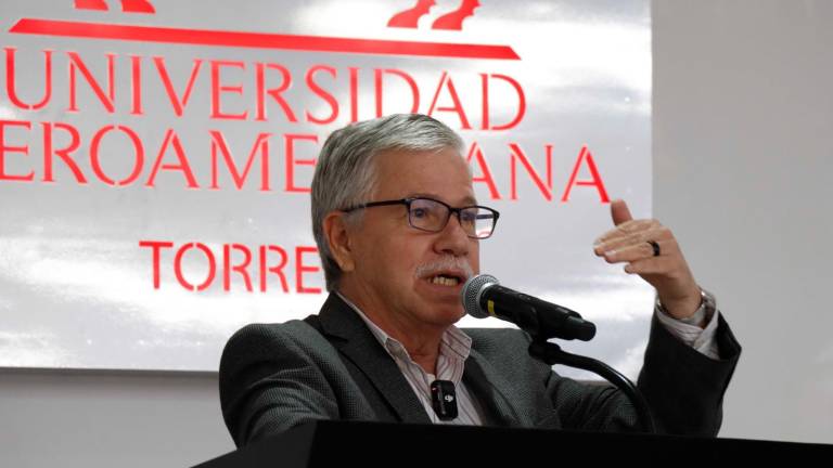 $!﻿El jesuita David Fernández en la Universidad Iberoamericana Torreón, donde presentó el Informe “Fue el Estado”.
