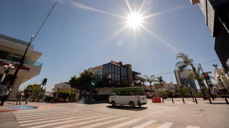 Para el domingo 1 de marzo de 2026, una circulación anticiclónica en niveles medios de la atmósfera sobre el noroeste, norte y occidente del territorio nacional, mantendrá ambiente caluroso a muy caluroso.