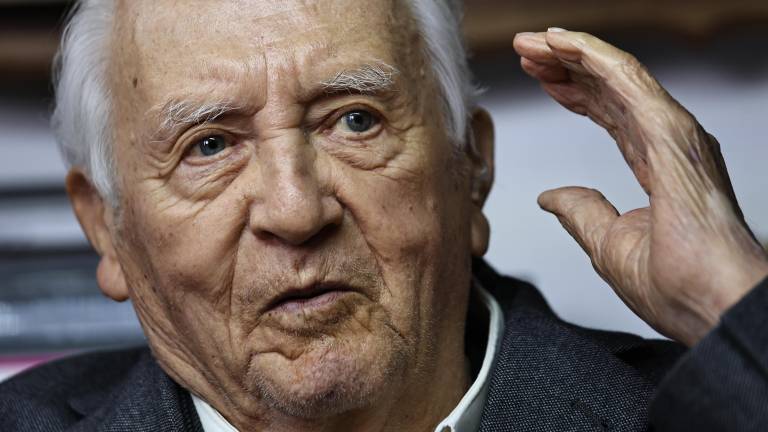 $!Dos sueños se truncaron en la vida del profesor Berrueto, la de ser gobernador y la de continuar su carrera como beisbolista.