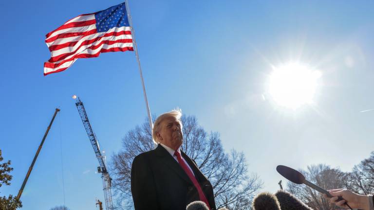 El presidente Donald Trump, previo a las negociaciones del Tratado México-Estados Unidos-Canadá (T-MEC), afirmó que EU no necesita de dicho acuerdo comercial, ya que “es irrelevante”.