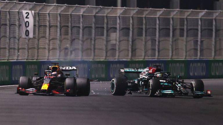 $!Con roces, Lewis Hamilton gana el GP de Arabia Saudita y empata a Verstapen; todo se definirá en Abu Dabi