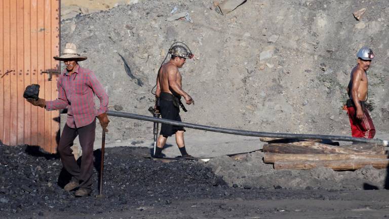 $!Los mineros muchas veces no saben quién es el dueño de la mina para la que trabajan. Son la parte baja de la pirámide del negocio del carbón.