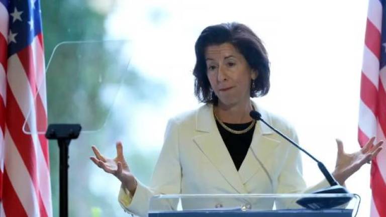 En septiembre, la secretaria de Comercio, Gina Raimondo, dijo que el departamento podría imponer restricciones similares a las que prohibirían efectivamente el ingreso de vehículos chinos a Estados Unidos.