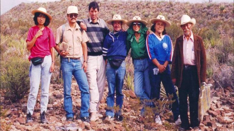 $!Don José Rojas, en el extremo a la derecha, acompañando una exploración en la zona de Rincón Colorado