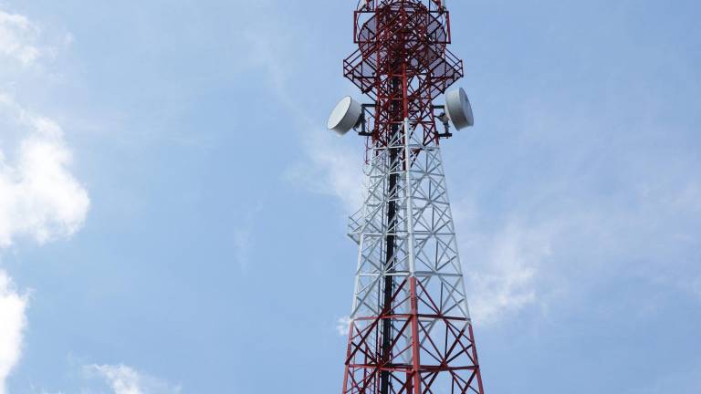 Los pequeños operadores que busquen espectro en localidades sin conectividad podrán acceder a exenciones totales, señalan.