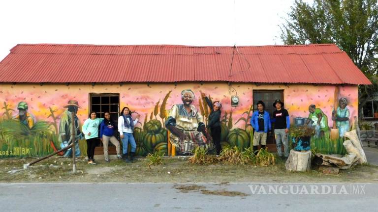 Retratan el legado de ‘Mamá Guecho’ en mural del poblado de negros mascogos