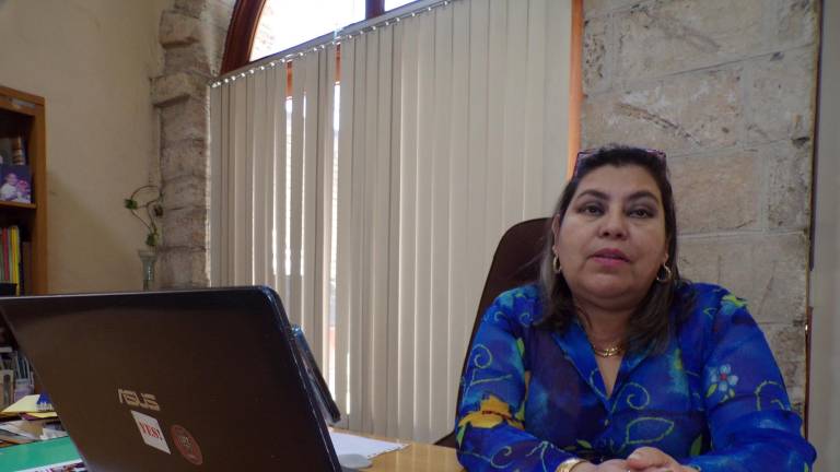 $!La directora del Centro de Integración Juvenil de Saltillo, Norma Alicia Pérez, habla de la necesidad de atender el fenómeno como un problema de salud.