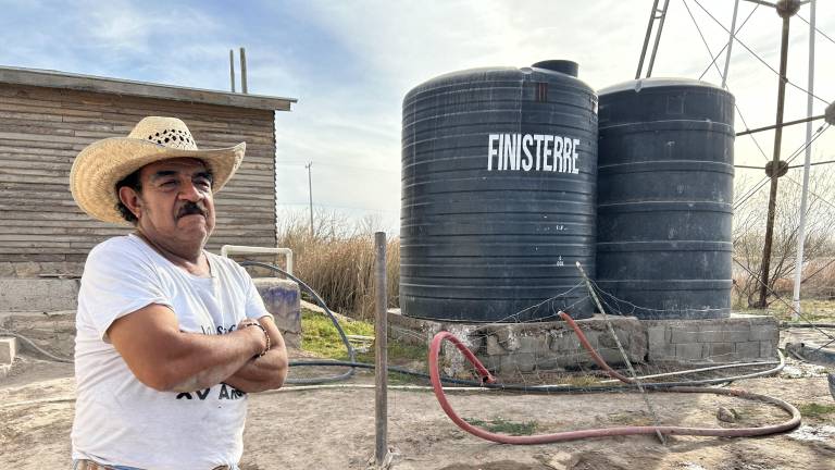 $!La comunidad de Finisterre se abastece de agua que les llega a unos tanques. Aseguran que no la usan para consumo personal.