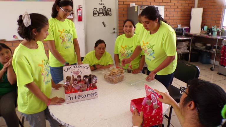 $!En el Centro de Atención Múltiple número 5, los alumnos y alumnas con alguna discapacidad desarrollan habilidades y hacen trabajos, el problema es cuando tienen que salir de ahí.