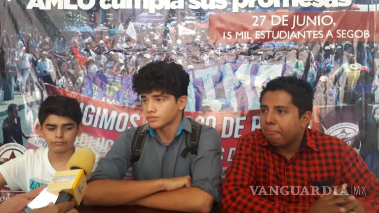 Estudiantes de Torreón marcharán a México para exigir la beca 'Benito Juárez'