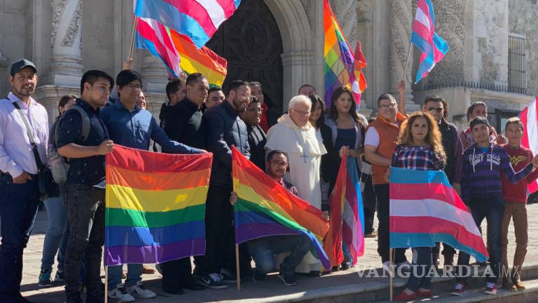 En Saltillo insultan al Obispo Raúl Vera por oficiar misa a comunidad LGBT