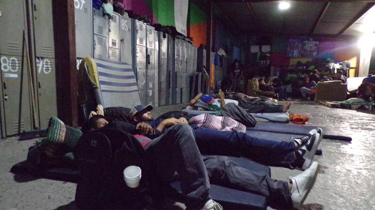 $!Muchas personas refugiadas encuentran albergue en la Casa del Migrante mientras ahorran dinero para alquilar una casa.