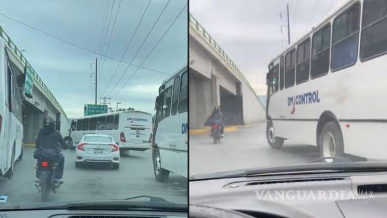 Denuncian a conductores ‘gandalla’ de Saltillo; transporte de personal casi atropella a motociclista