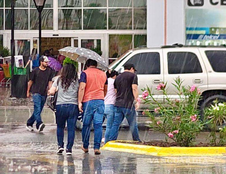 $!Protección Civil recomendó extremar precauciones al conducir ante posibles lluvias y baja visibilidad.