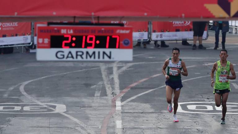 $!El corredor mexicano Dario Castro (i), primer lugar y su compatriota Eloy Sánchez (d), segundo lugar